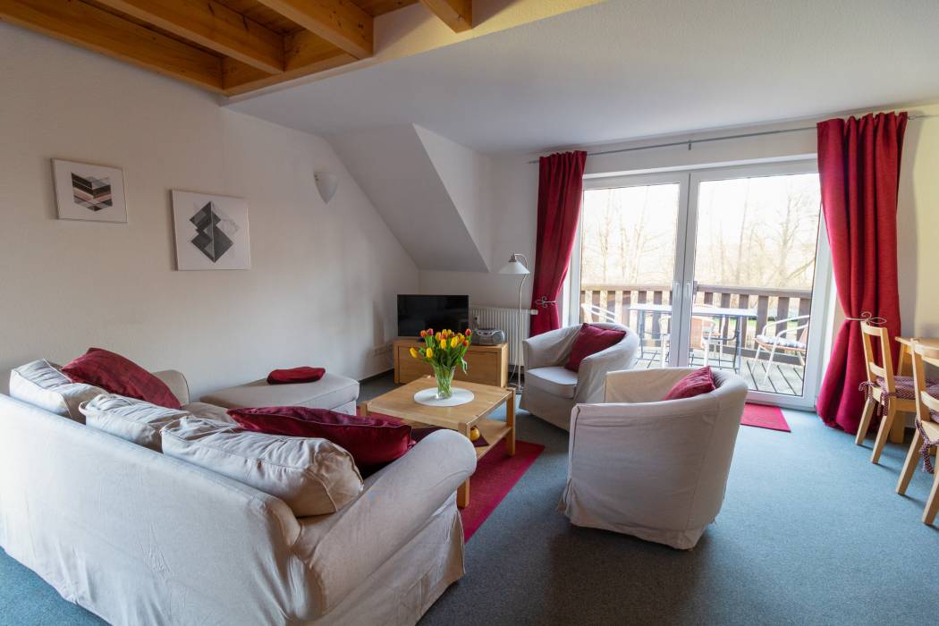 05 Das Wohnzimmer mit Balkon